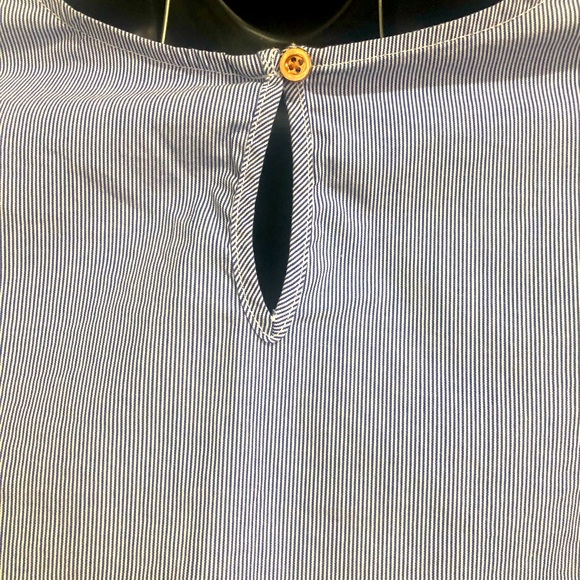 a•n•d e a w y bell shaped long sleeved top. - Picture 3 of 5